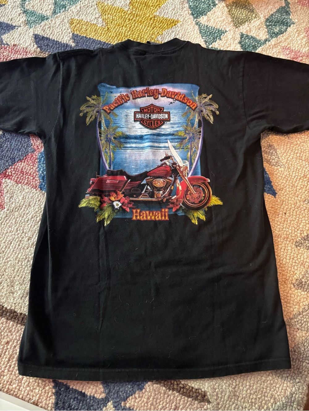 Vintage Harley-Davidson Black Tee with Red Motorcycle Hawaii Graphic
